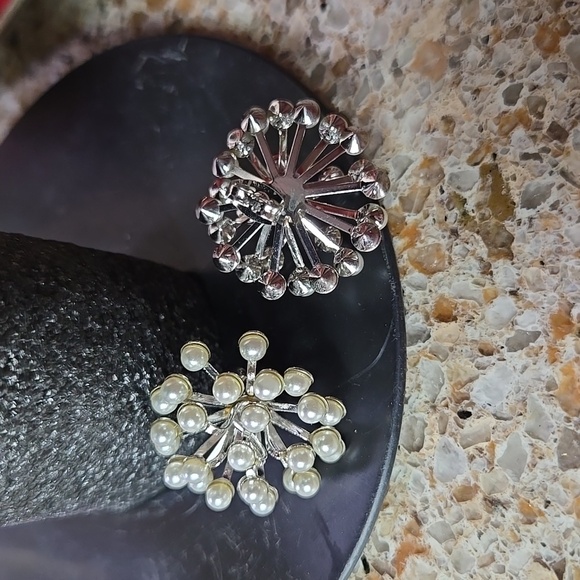 Elegant Silver tone fuax Pearl stud Earrings - Picture 10 of 12